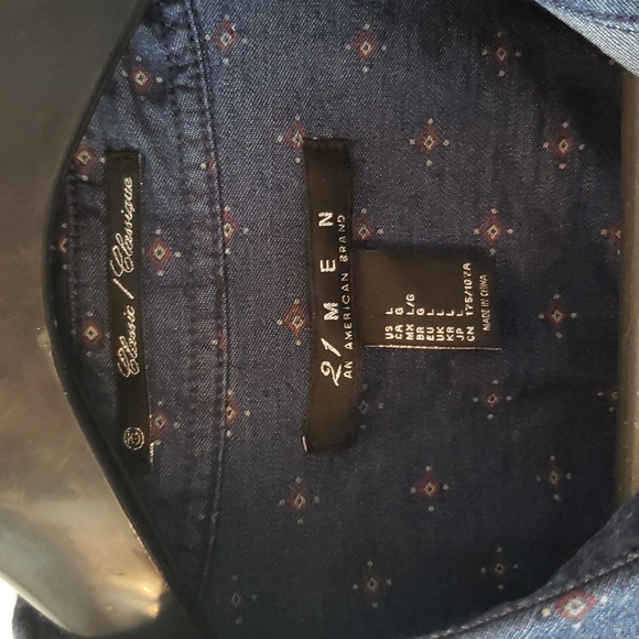 Forever 21 men's short sleeve shirt, large, blue cotton with small pattern - Picture 4 of 5